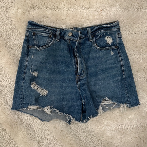 Abercrombie & Fitch 4” High-rise Mom Short - Picture 2 of 5
